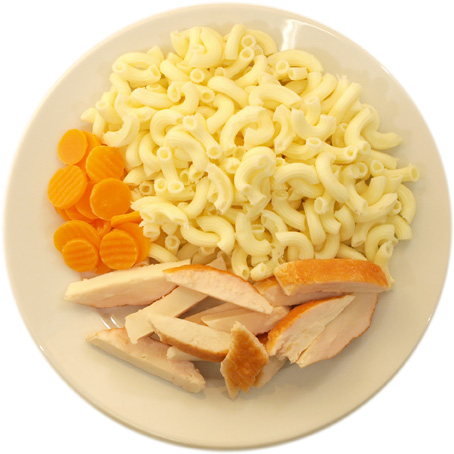 Chicken with very much pasta and very few carrots